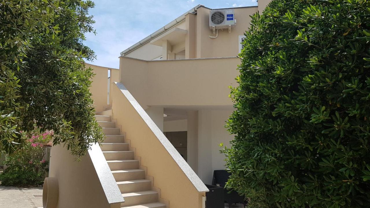 Apartment Tonci Novalja Exterior photo