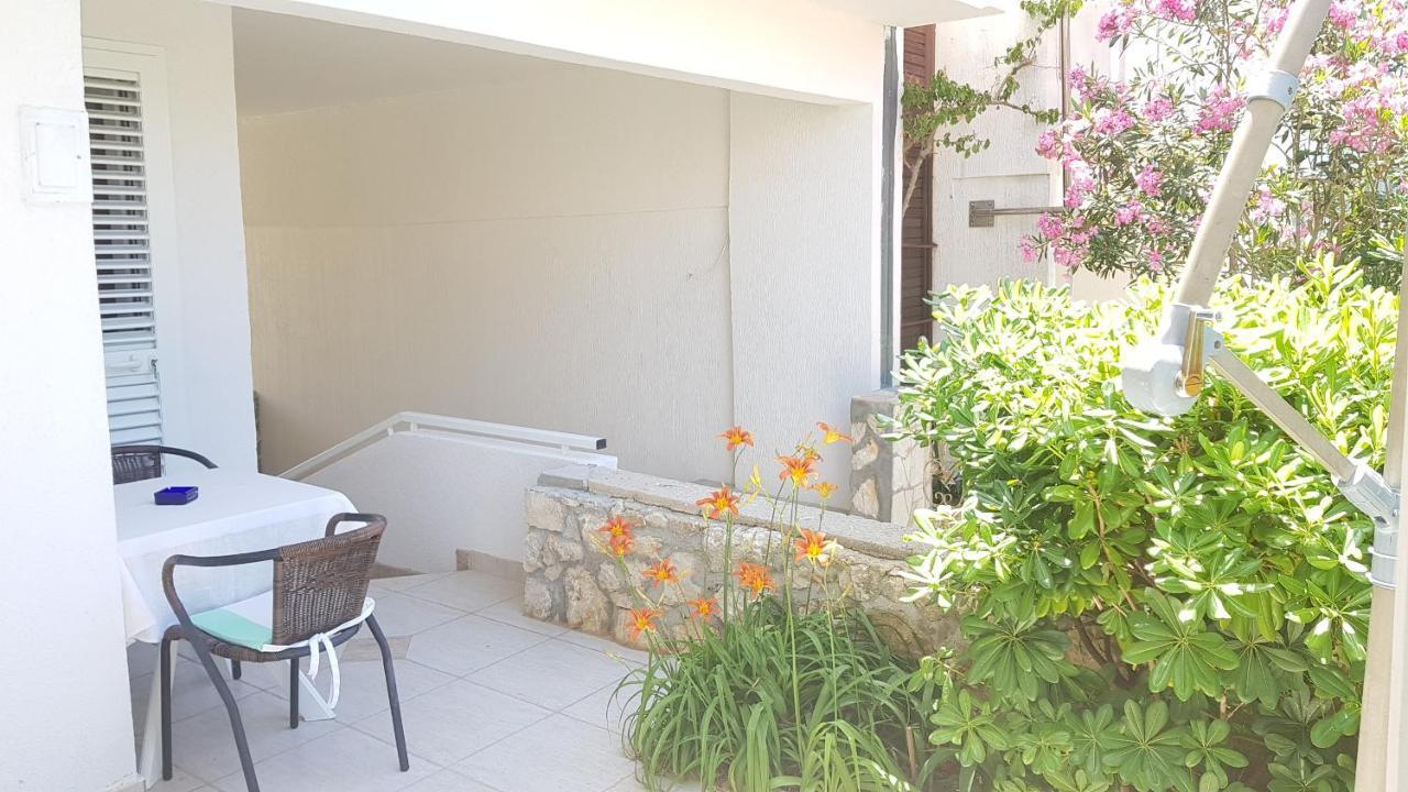 Apartment Tonci Novalja Exterior photo
